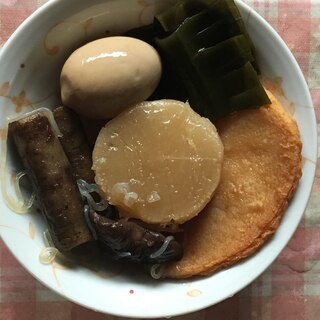 丸天、大根、卵、白滝、椎茸、ごぼう、昆布のおでん